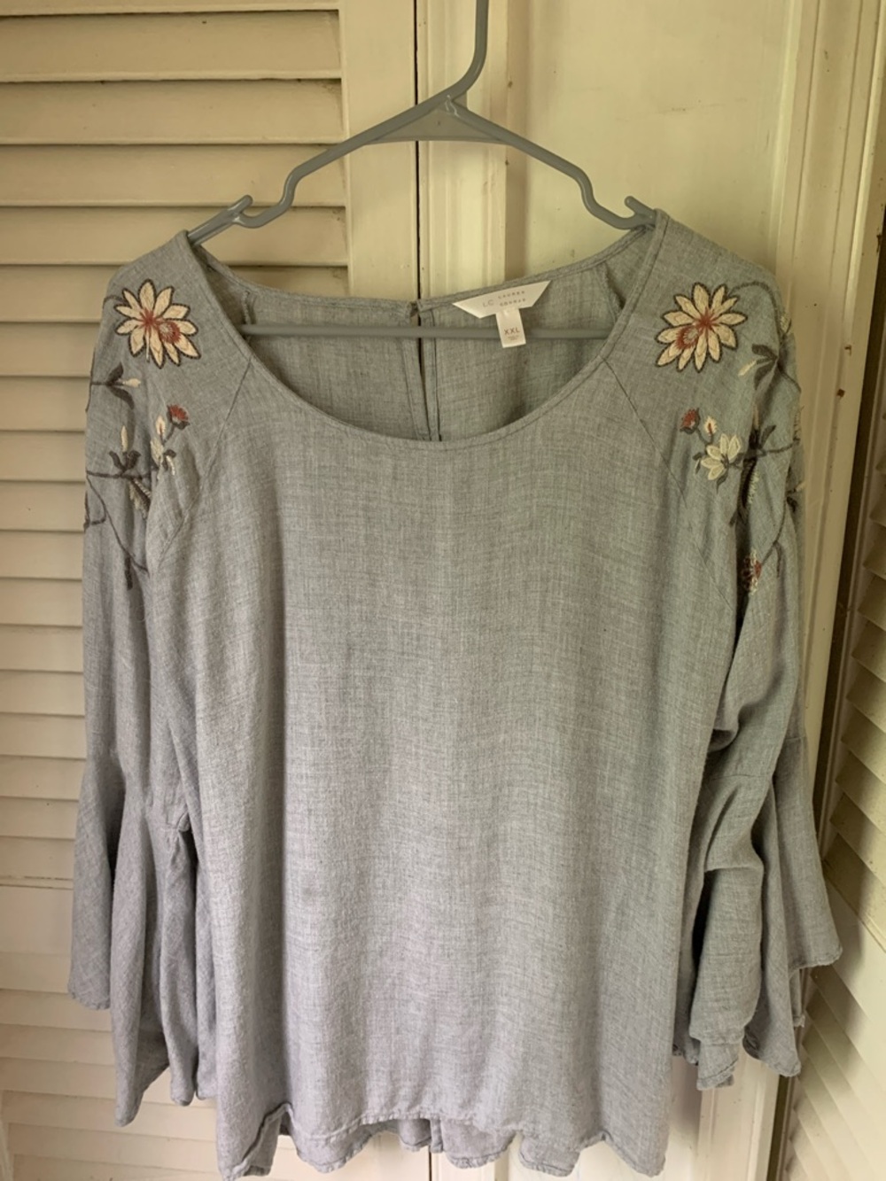 LC Lauren Conrad Heather Gray Embroidered Floral Long Sleeve Top